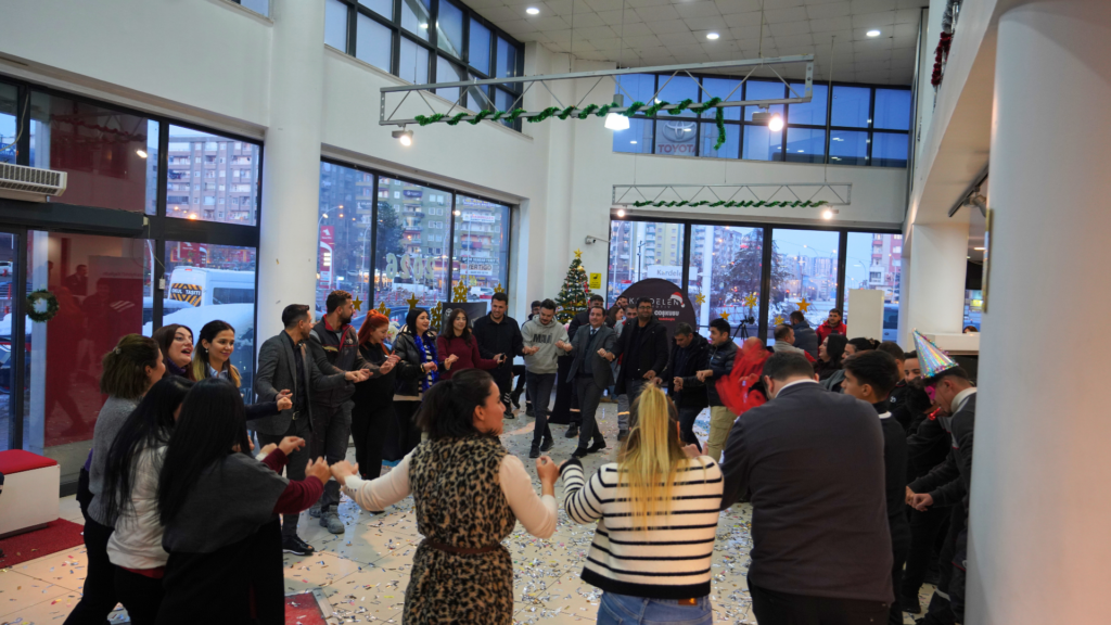 Kardelen Otomotiv Ailesinden Yeni Yıl Kutlaması